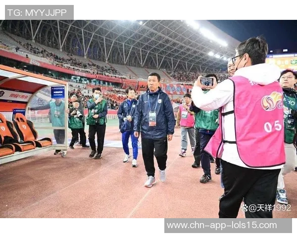 中国男足激战泰国队直播盛况引发球迷热议与期待